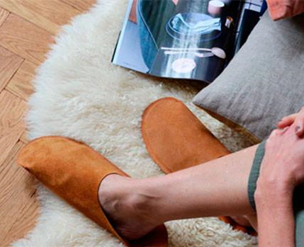 Why Should Us Wear Slippers？
